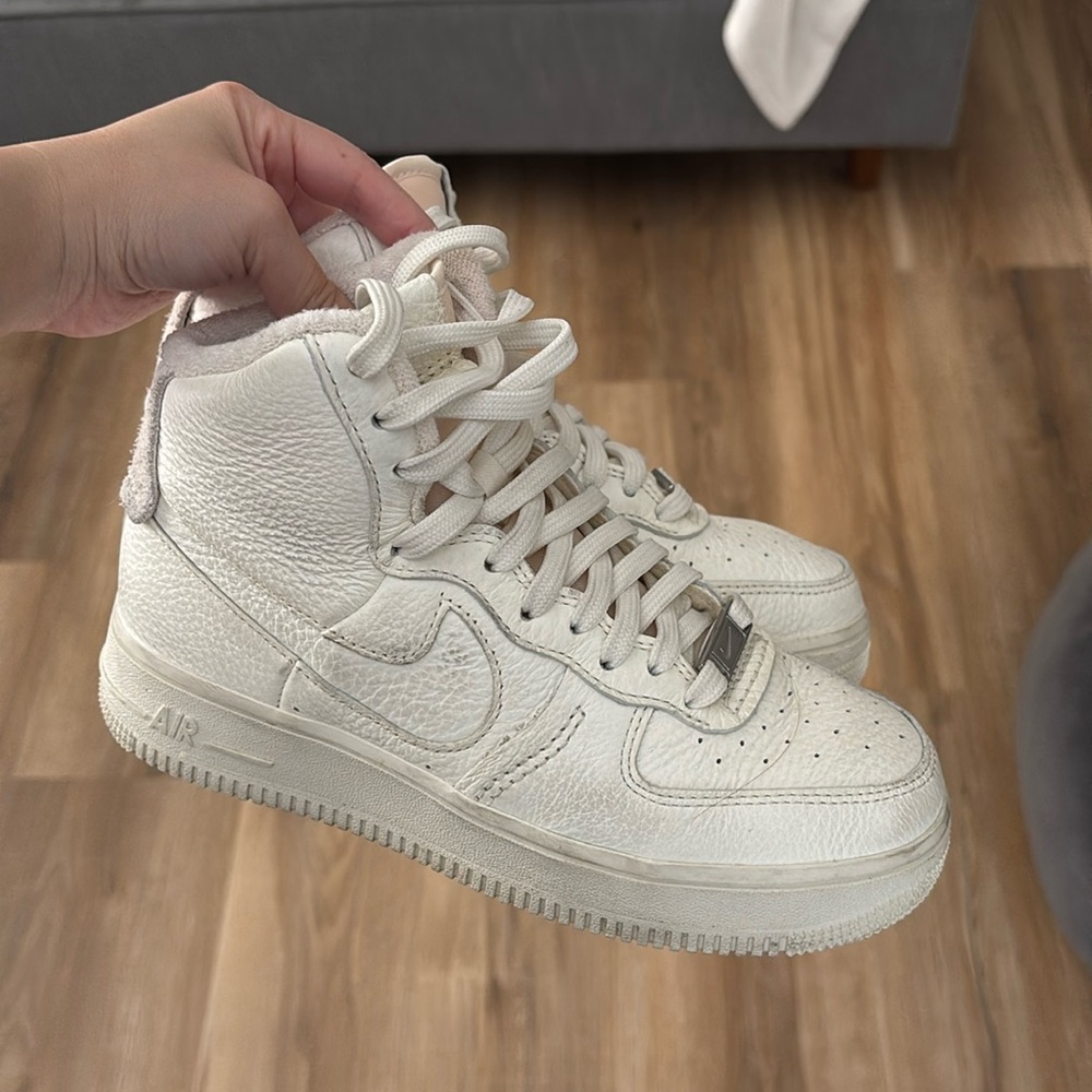 Women’s Air Force high top size 5